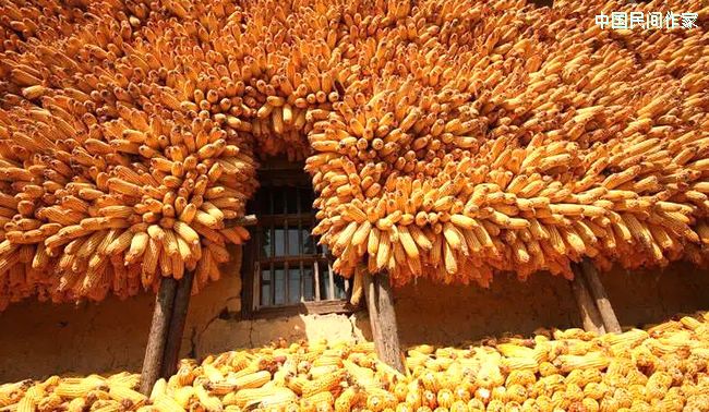 ���յľ��۷·��ڻƽ����ɵ�ǽ